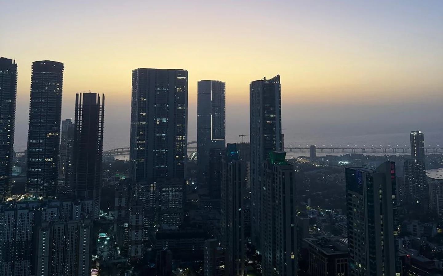 Lodha Trump Tower 4 BHK for Sale – Twilight Sea View with Sea Link Twilight view of the Arabian Sea, Bandra-Worli Sea Link and Mumbai skyline from the 40th floor at Lodha Trump Tower, Worli