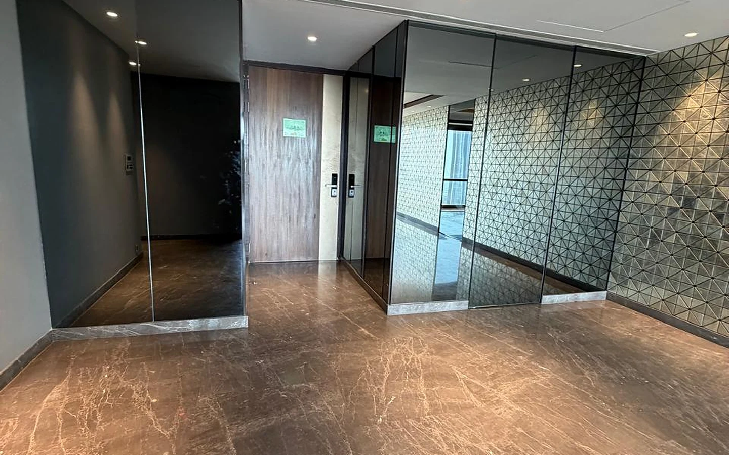 Lodha Trump Tower 4 BHK for Sale – Entrance Foyer Entrance foyer with smoked glass panels, geometric feature wall and marble flooring in 4 BHK at Lodha Trump Tower, Worli