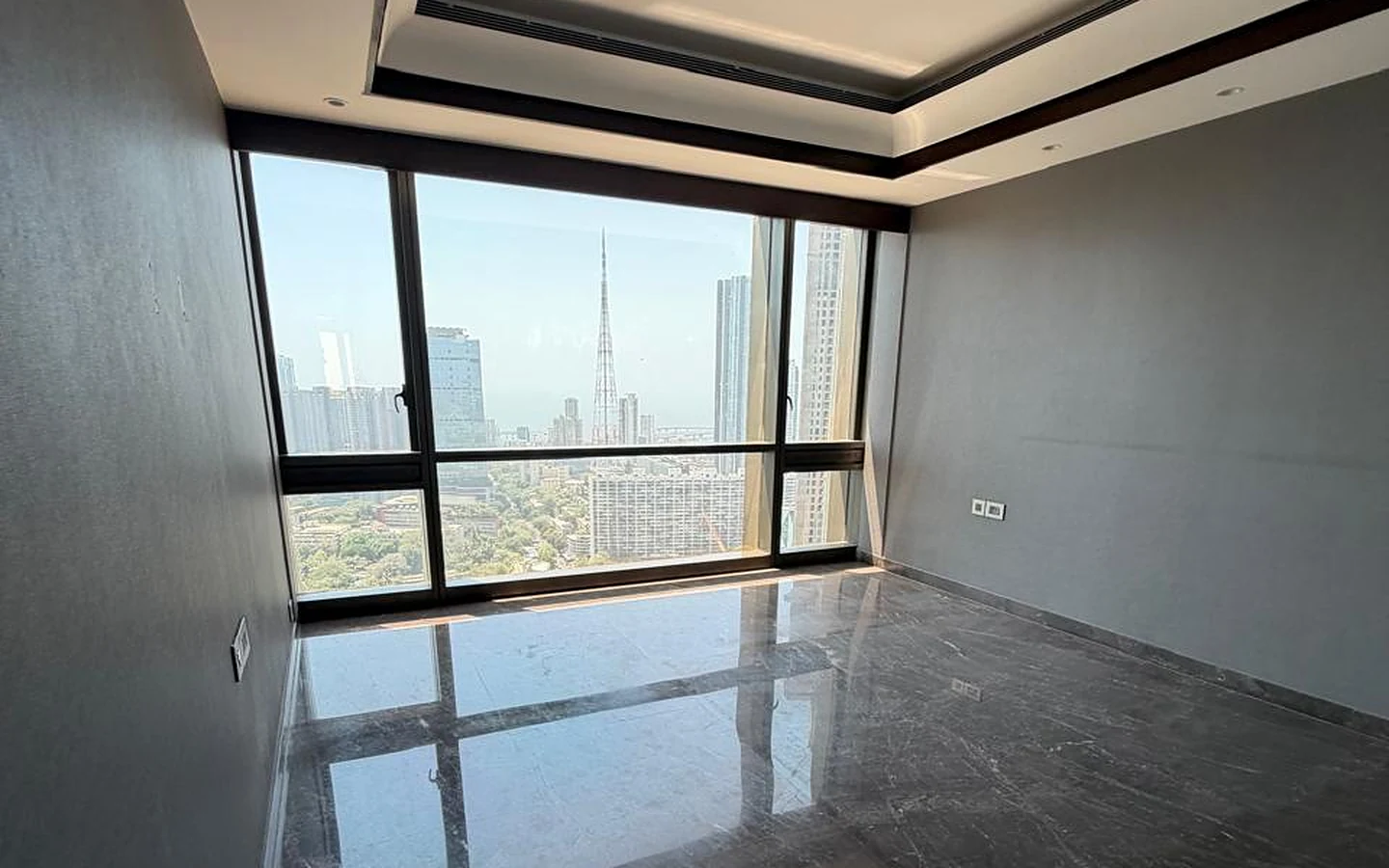 Lodha Trump Tower 4 BHK for Sale – Bedroom with City View Bedroom with wide picture window, marble flooring and Mumbai skyline view on the 40th floor at Lodha Trump Tower, Worli